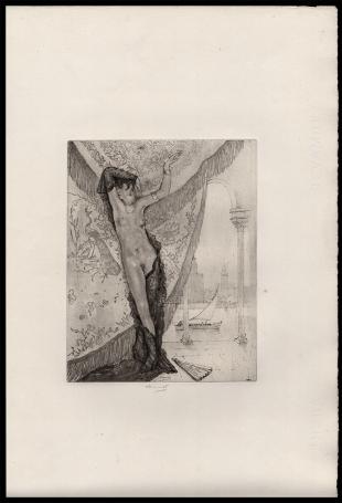 Dame nue au coin d'un rideau près de la fenêtre