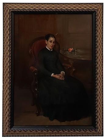 Voorname dame op stoel met roosje op tafel (voor 1900)