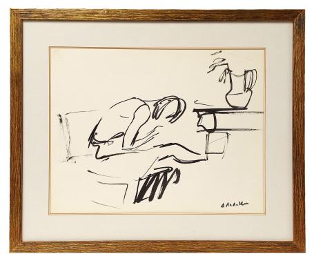 Dame al lezend aan de tafel in een zetel