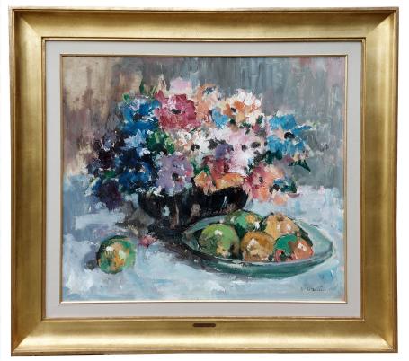 Stilleven met bloemen en schaal met appels