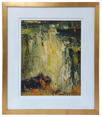 Groene waterval in een woest landschap