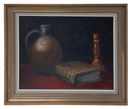 Stilleven, boek, kruik en kandelaar