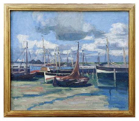 Bootjes met zeilen aan de kust