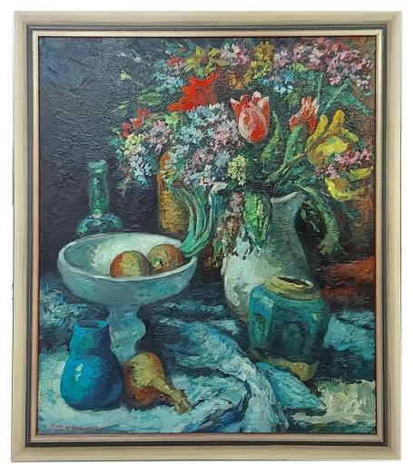 Groot bloemstilleven met witte fruitschaal en gemberpot