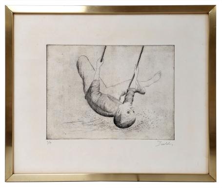 Kind bengelend aan een koord 4/50