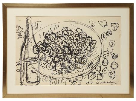 Stilleven met schotel aardbeien en fles op tafel 1958